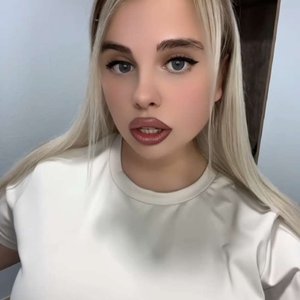 Голая Fensi