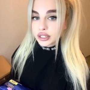 Голая Fensi