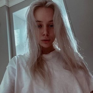 Голая Tati