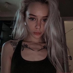 Голая Tati