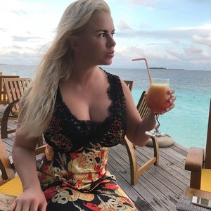 Голая Анна Семенович