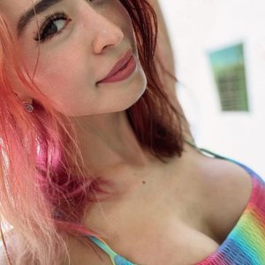 Голая Liqueen