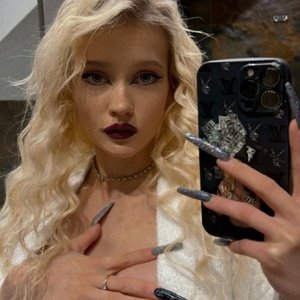 Голая Liana Juice