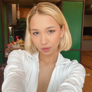 Голая Лил Карина