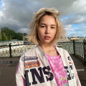 Голая Лил Карина