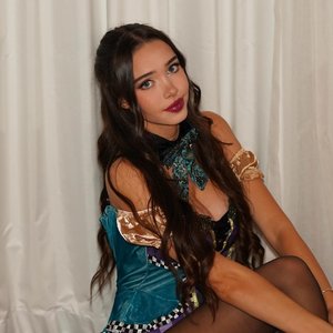Голая Lydia Violet