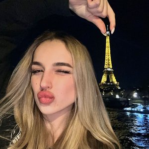 Голая Miss Dariali