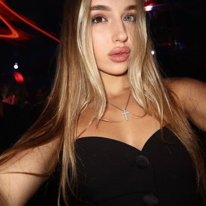 Голая Miss Dariali