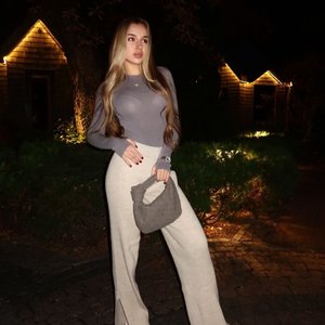 Голая Miss Dariali