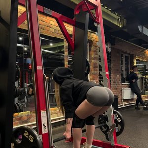Голая Musclekitty