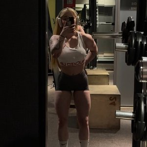 Голая Musclekitty