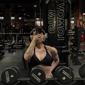 Голая Musclekitty