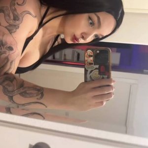 Голая Musclekitty