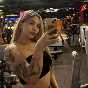 Голая Musclekitty