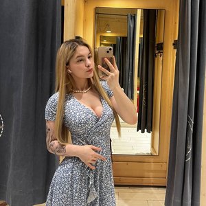Голая Naughty Kitten