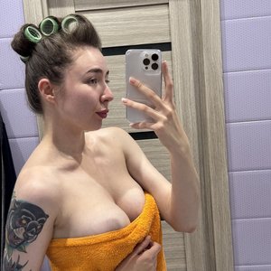 Голая Nisaatane