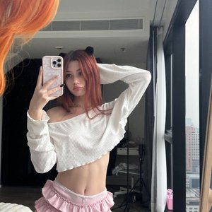 Голая Bonnie Petite