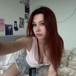 Голая Bonnie Petite