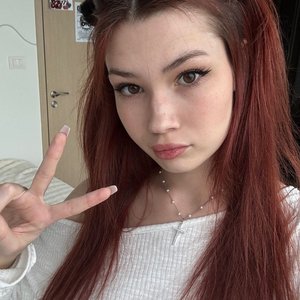Голая Bonnie Petite