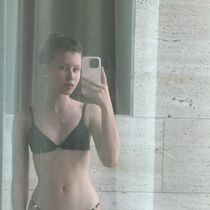 Голая Анна Пересильд