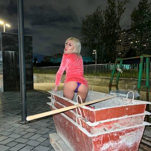 Голая Кенели Сайкс