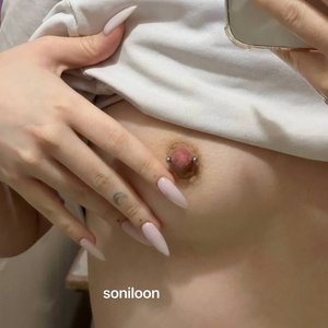 Голая Soniloon