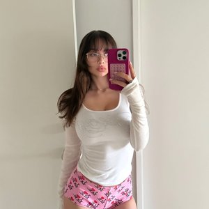 Голая Sophie Mudd