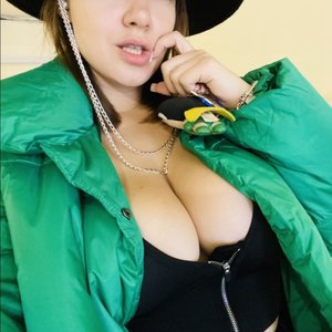 Голая Tudaasudaa