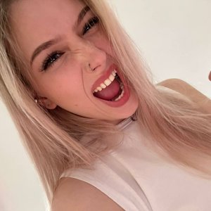 Голая Whylollycry