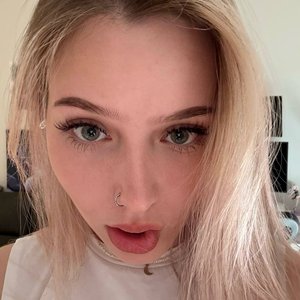 Голая Whylollycry
