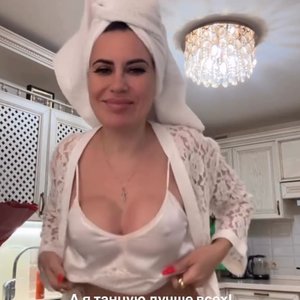 Голая Аленушка Тв