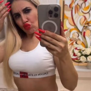 Голая Аленушка Тв