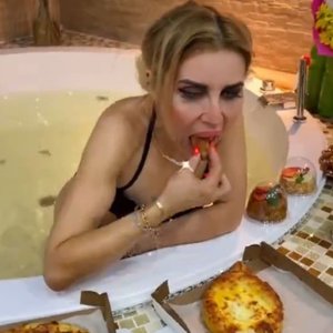 Голая Аленушка Тв
