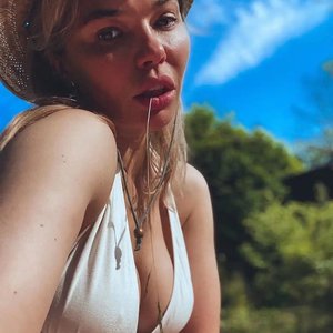 Голая Карина Зверева