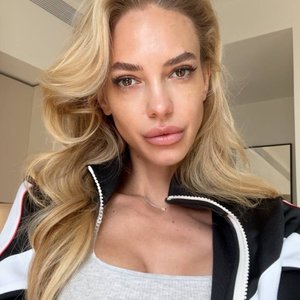 Голая Надежда Сысоева