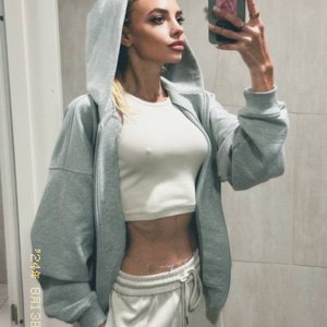 Голая Надежда Сысоева