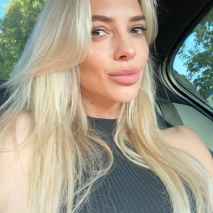 Голая Надежда Сысоева