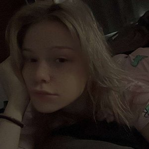 Голая Pinkguno
