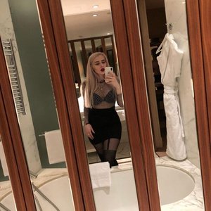 Голая Света Соллар