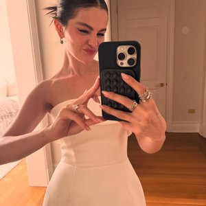 Голая Селена Гомес