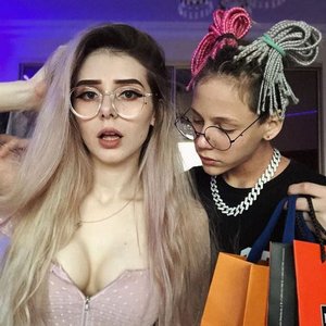 Голая Света Соллар