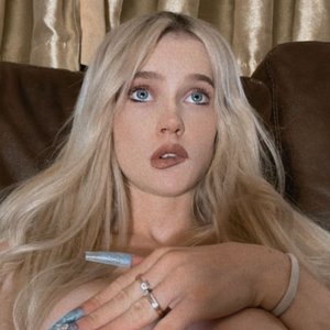 Голая Liana Juice