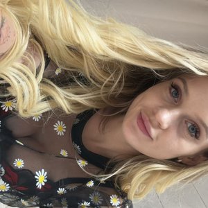 Голая Liana Juice