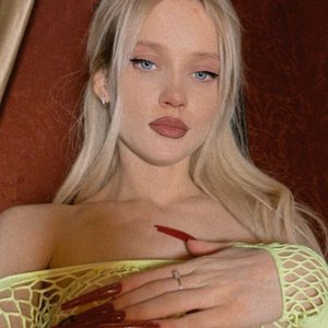 Голая Liana Juice
