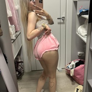 Голая Ксанни Банни