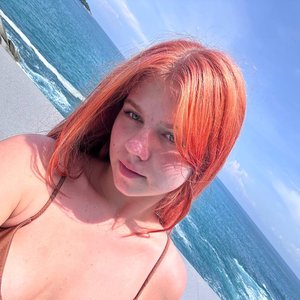 Голая Александра Трусова