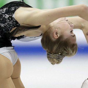 Голая Александра Трусова