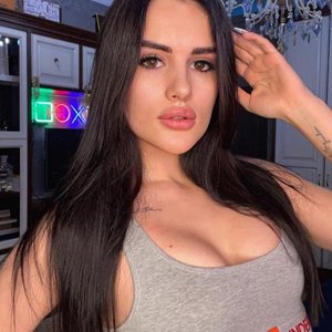 Голая Карина Аракелян