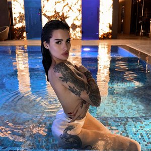 Голая Карина Аракелян