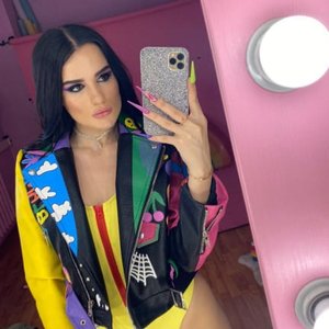 Голая Карина Аракелян